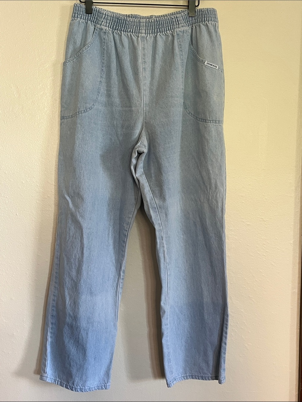 Light Wash Elastic-Waist Women’s Jeans